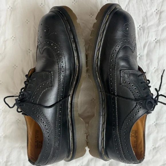 Vintage Dr.Martens Wingtip Black Men's UK 9 US 10 3989 Brogue Made In England - Picture 7 of 16